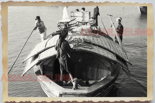 40s WW2 Vietnam HOUSEBOAT WOMEN LADY HARBOR BOAT SAMPAN OLD Vintage Photo 04274