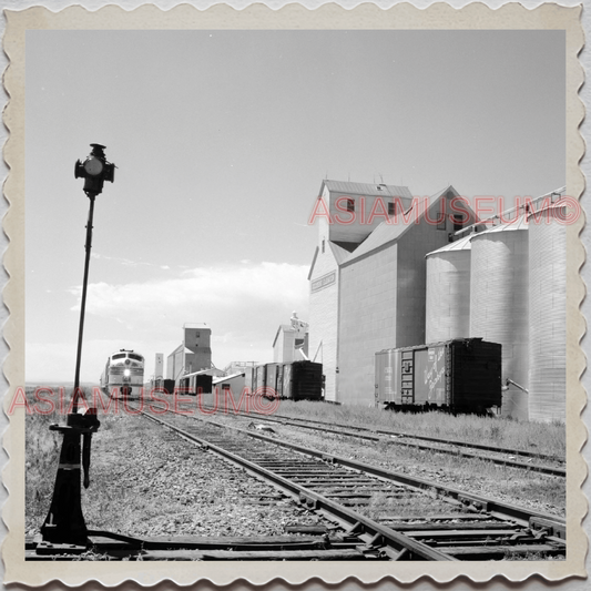 50s HARDIN TOWN BIG HORN COUNTY MONTANA TRAIN TRACK STORE VINTAGE USA Photo 9433