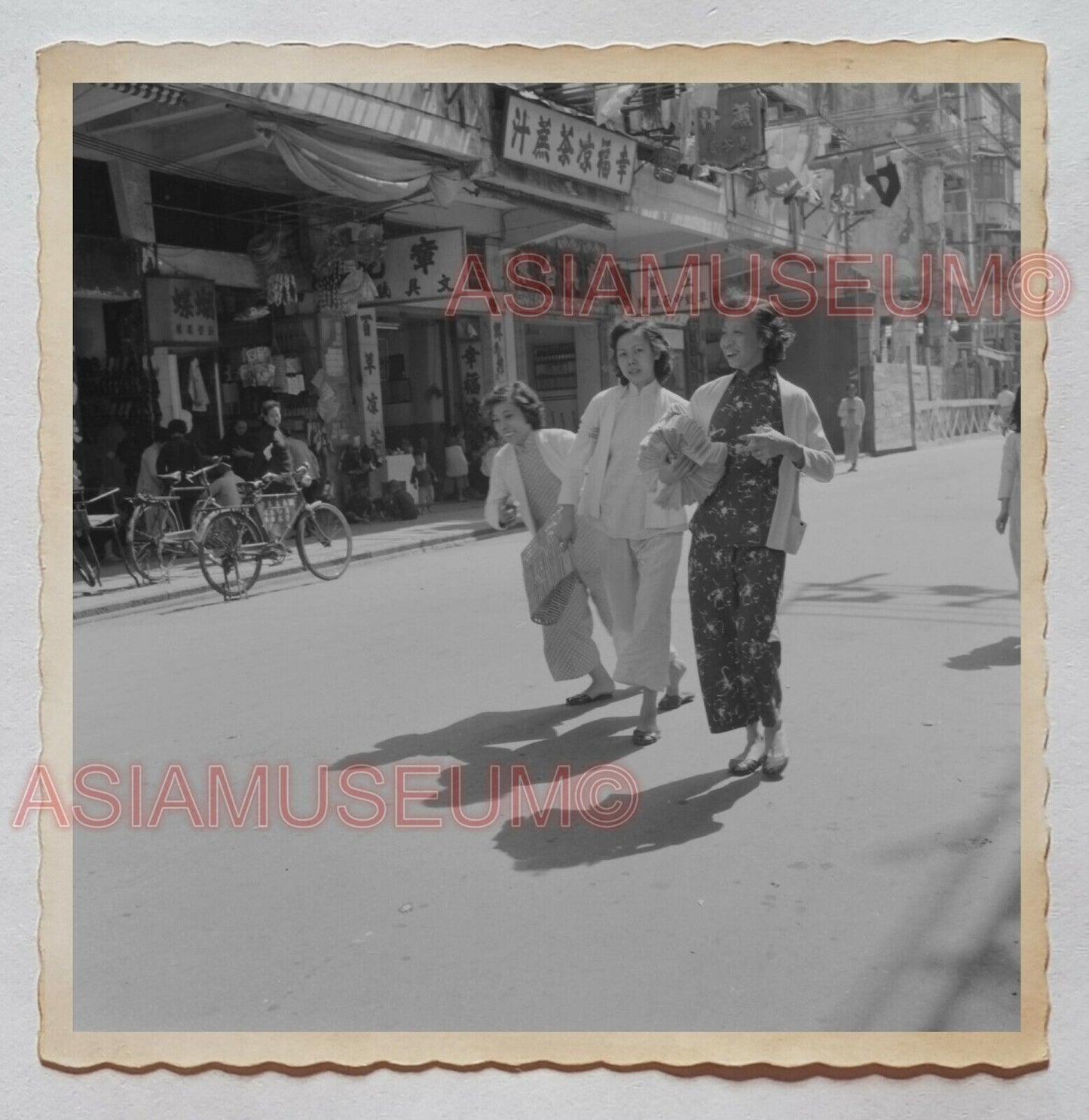 40's Women Lady Des Voeux Road Scene Bicycle Vintage Hong Kong Photo 香港旧照片 27492