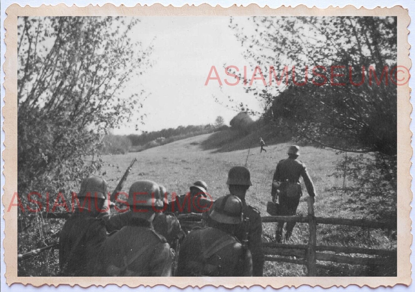 WWii D-DAY NORMANDY ARMY Soldier War Battle Field Wehrmacht Vintage Photo A78