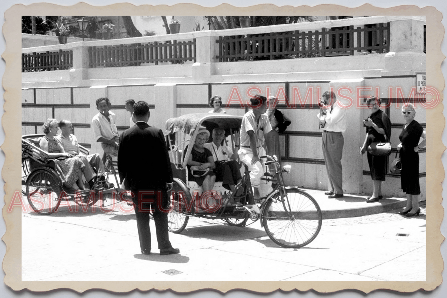 40s MACAU MACAO STREET SCENE PORTUGUESE COLONY PEDICAB Vintage Photo 澳门旧照片 29790