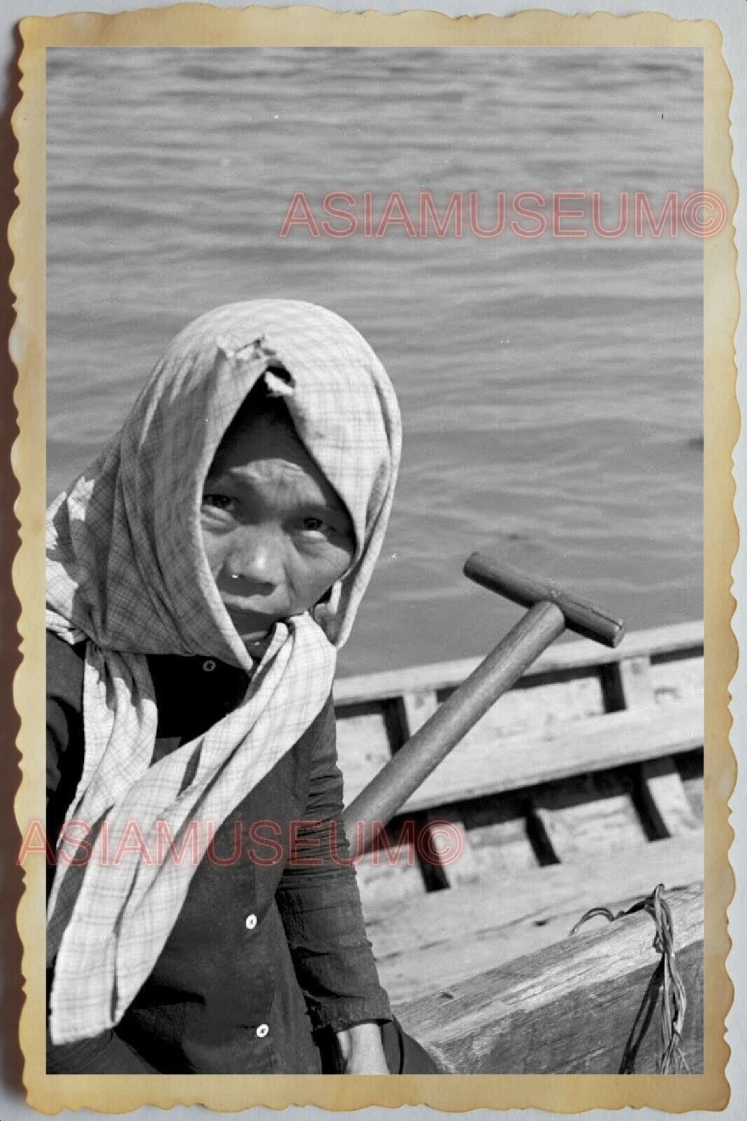 40s Vietnam War SAIGON BOAT HOUSE SAMPAN OLD WOMEN LADY Portrait Old Photo 1372