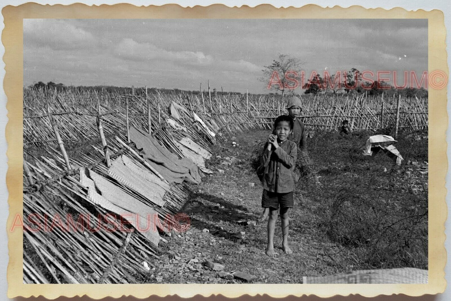 50s Vietnam SAIGON VILLAGE WOMEN STRAW HAT BABY BOY CHILD OLD Vintage Photo 1323