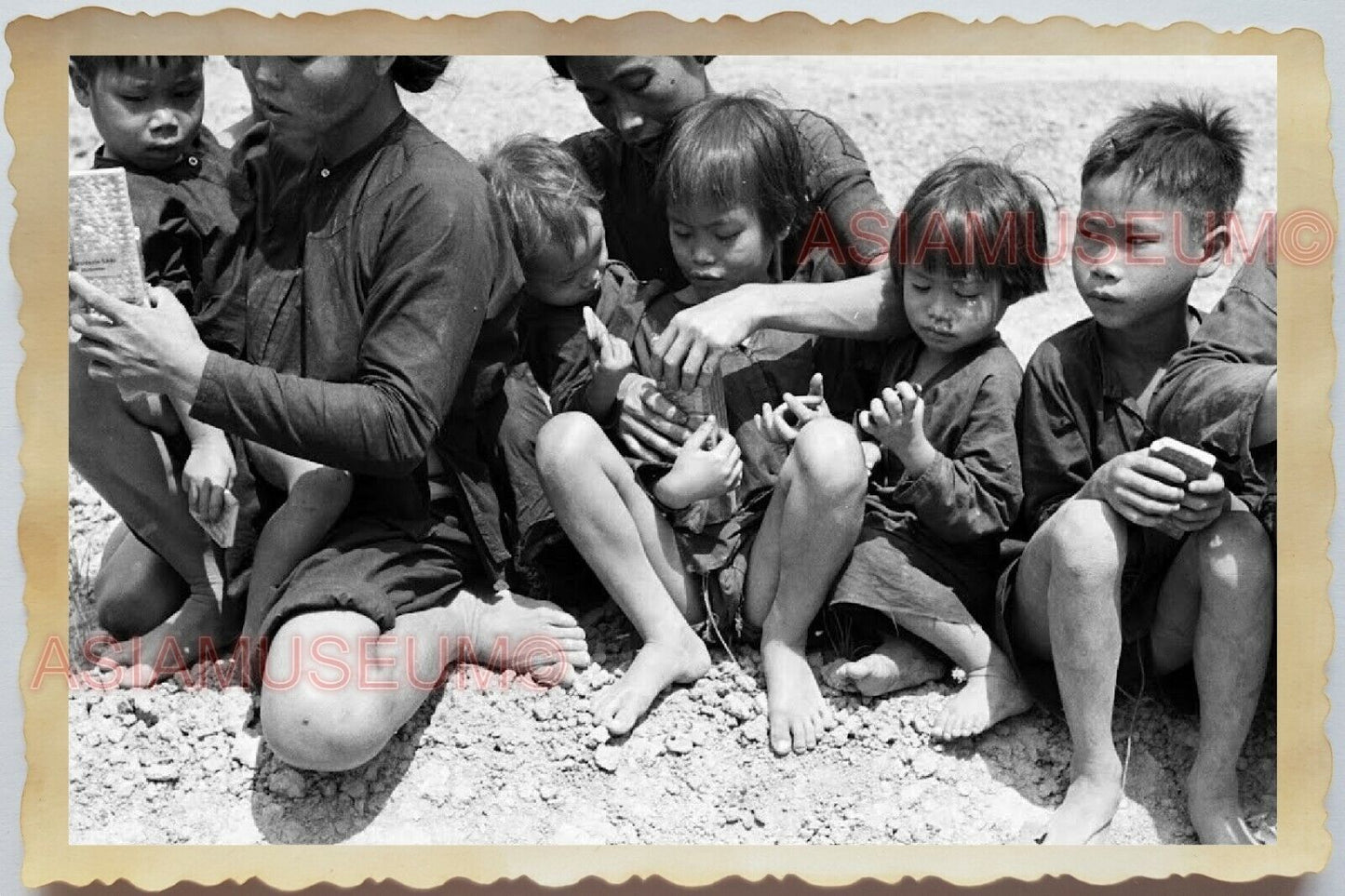 50s Vietnam SAIGON STREET LADY WOMEN CHILDREN BOY GIRL OLD Vintage Photo 1350