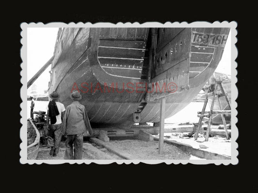 1940s LABOR REPAIR SHIP BOAT JUNK HARBOR DOCK VINTAGE B&W Hong Kong Photo #1570