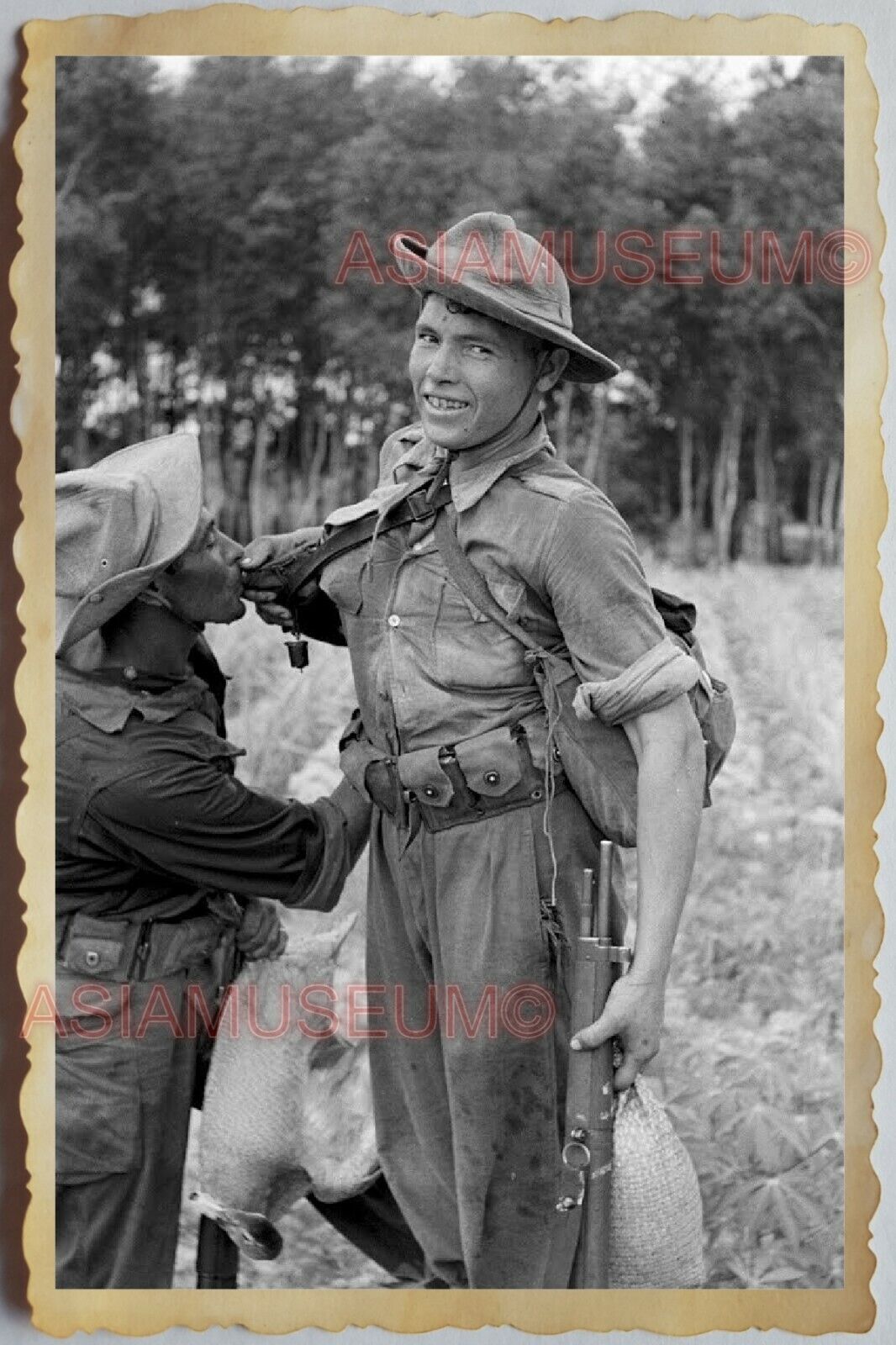 50s Vietnam SAIGON ARMY SOLDIER WAR SHARE DRINKS COMBAT GAY  Vintage Photo 451