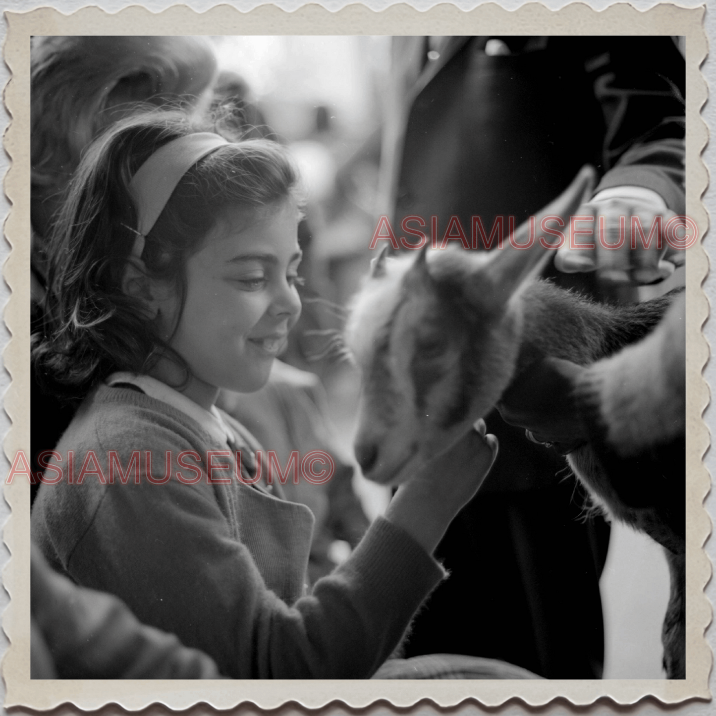 50s MANHATTAN NEW YORK CITY CENTRAL PARK ZOO GIRL GOAT VINTAGE USA Photo 10676