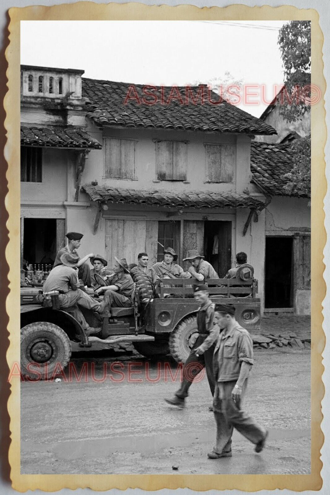 40s Vietnam War SAIGON STREET SHOP FRANCE TRUCK JEEP ARMY CAR Vintage Photo 1416