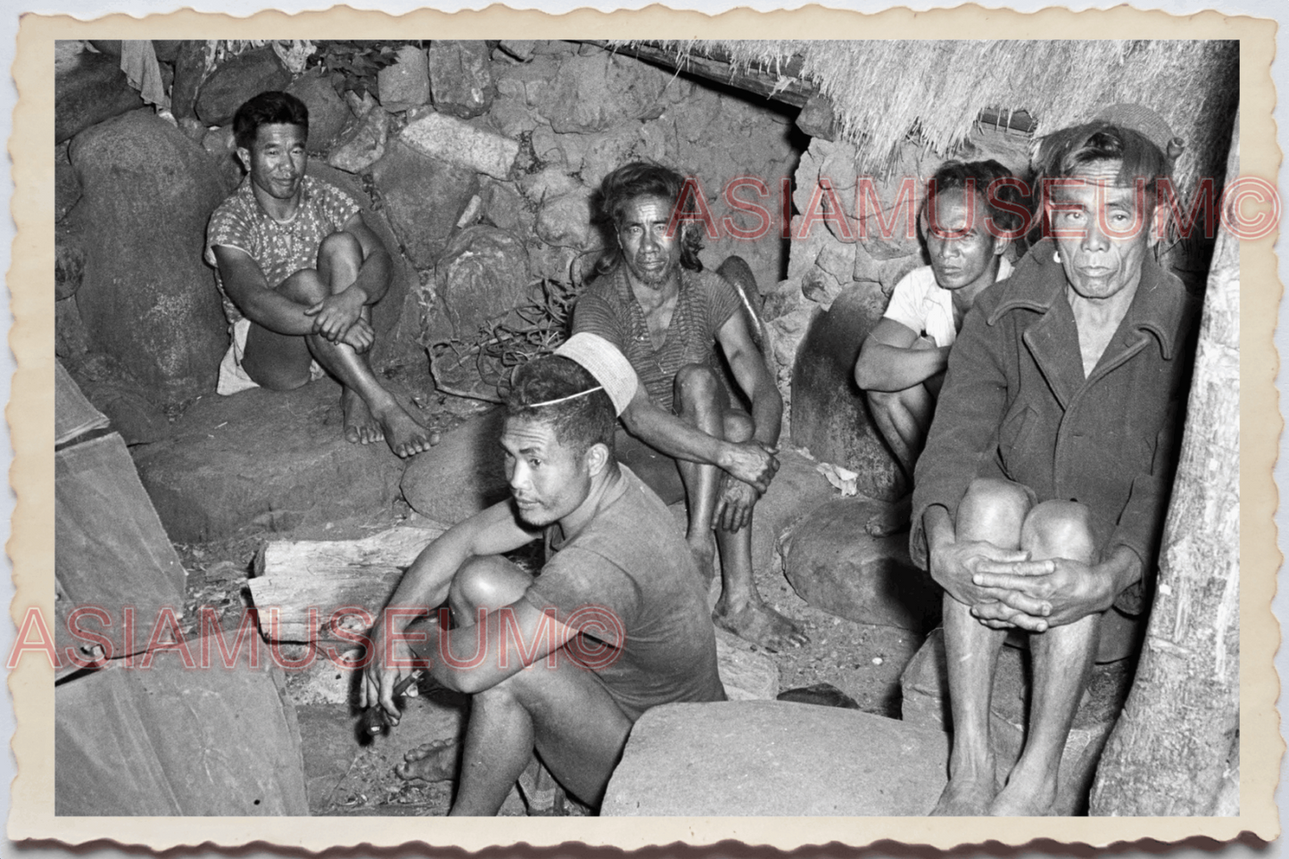 50s PHILIPPINES MOUNTAIN TRIBE MEN WOODEN HOUSE HUT HUNTING Vintage Photo 24162