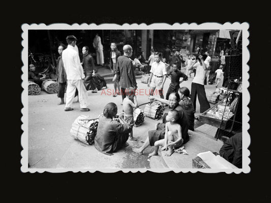 50s Women Children Sidewalk Road Street Vendor Wood Vintage Hong Kong Photo #646