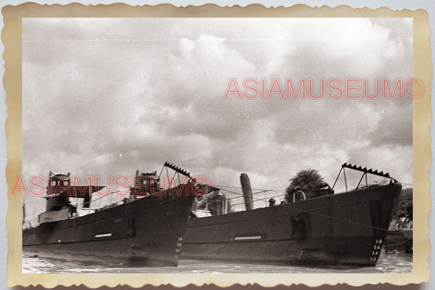 50s THAILAND BANGKOK CHAO PHRAYA RIVER PIER BOAT SHIP CARGO Vintage Photo 10234