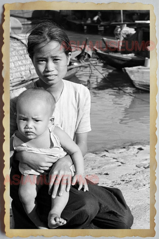 40s Vietnam War SAIGON YOUNG GIRL BABY BOAT PIER PORTRAIT BOY Vintage Photo 1310