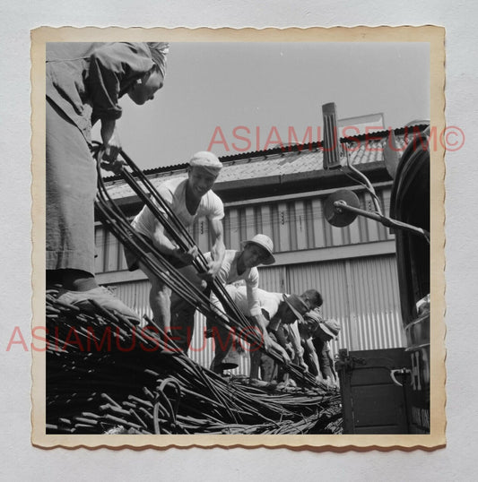 MAN CONSTRUCTION WORKER STREET SCENE B&W  Vintage Hong Kong Photo 27211 香港旧照片