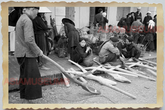 1950s Vietnam War Indochina Saigon STREET SCENE MARKET VENDOR Vintage Photo #403