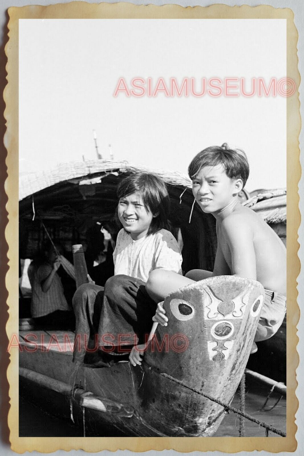 40s Vietnam War SAIGON YOUNG BOY GIRL BOAT SHIP PIER PORTRAIT Vintage Photo 1255