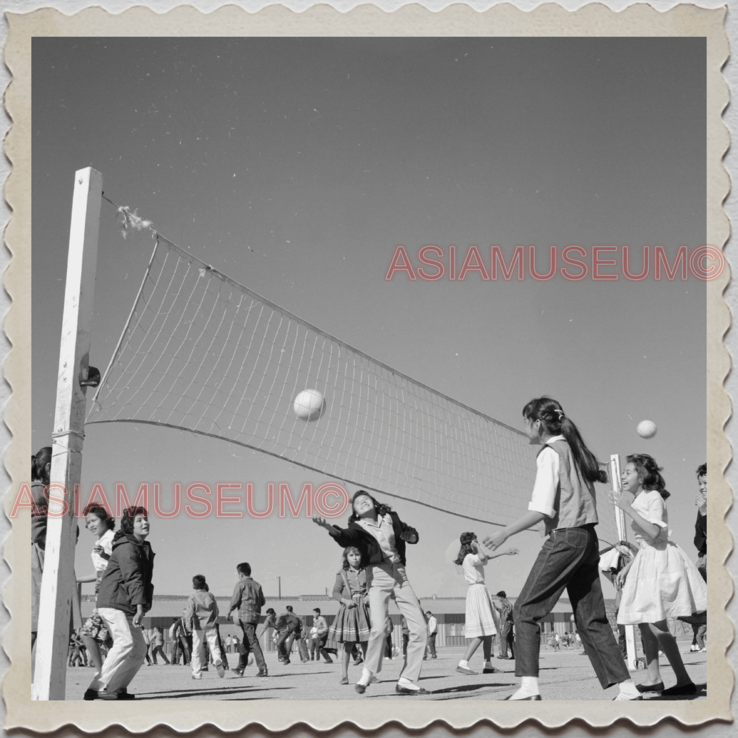 50s NAVAJOLAND NAVAJO ARIZONA FORT DEFIENACE GIRL VOLLEYBALL OLD USA Photo 10827