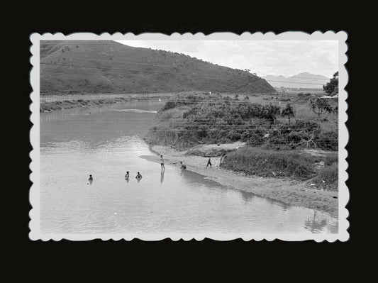 1950s Vintage Hong Kong Photo B&W Sham Chun River China Children Play Water #553