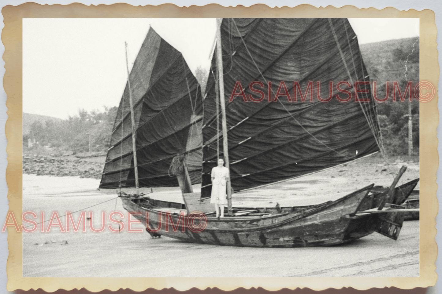 40s WW2 Vietnam HANOI INDOCHINA WAR JUNK SAILING BEACH BOAT Vintage Photo 04229