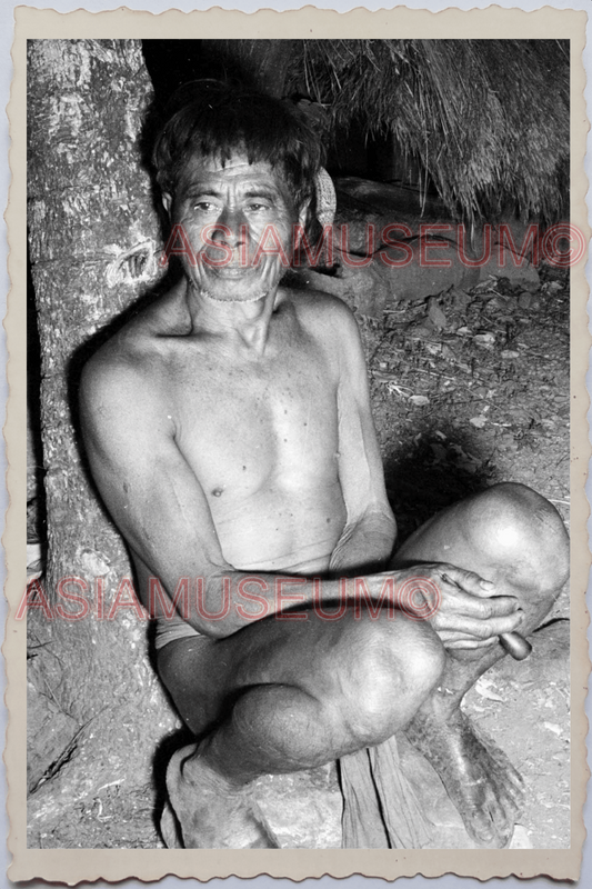 50s PHILIPPINES LUZON CAVEMAN TRIBE MAN PORTRAIT SMILING ww2 Vintage Photo 24386