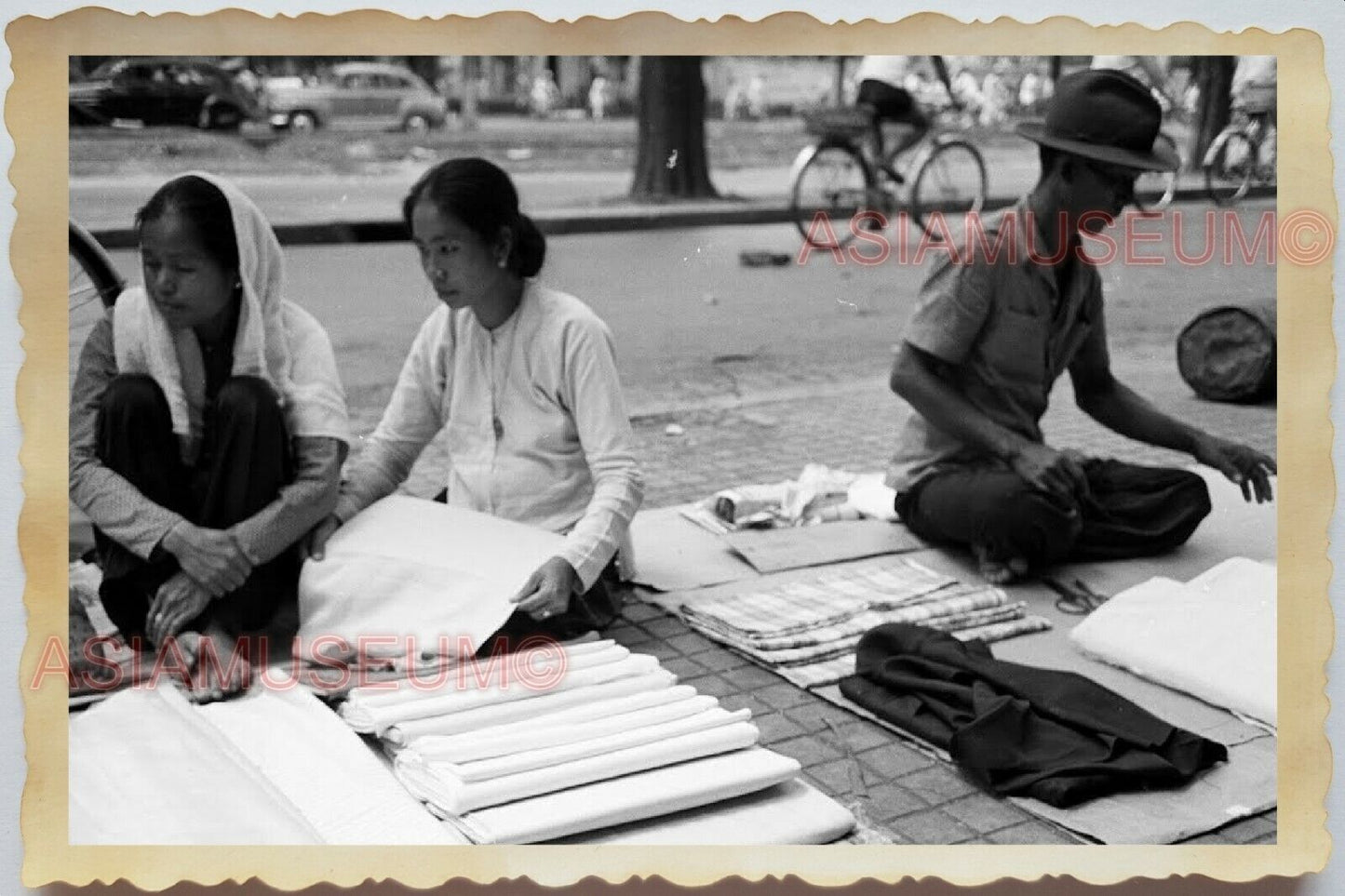 50s Vietnam SAIGON STREET SCENE MARKET FABRIC CLOTHES LADY Vintage Photo #1513