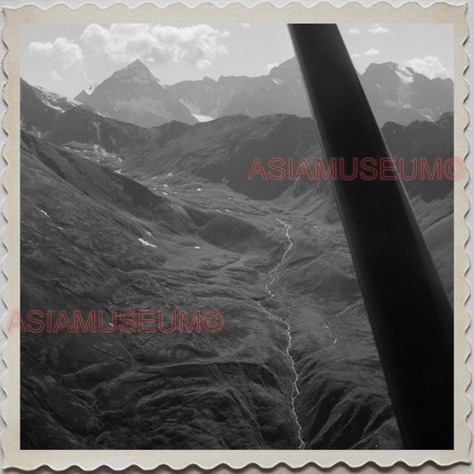 50s ALASKA AERIAL VIEW MOUNTAIN HILL FARMLAND PLANE SKY VINTAGE USA Photo 9760