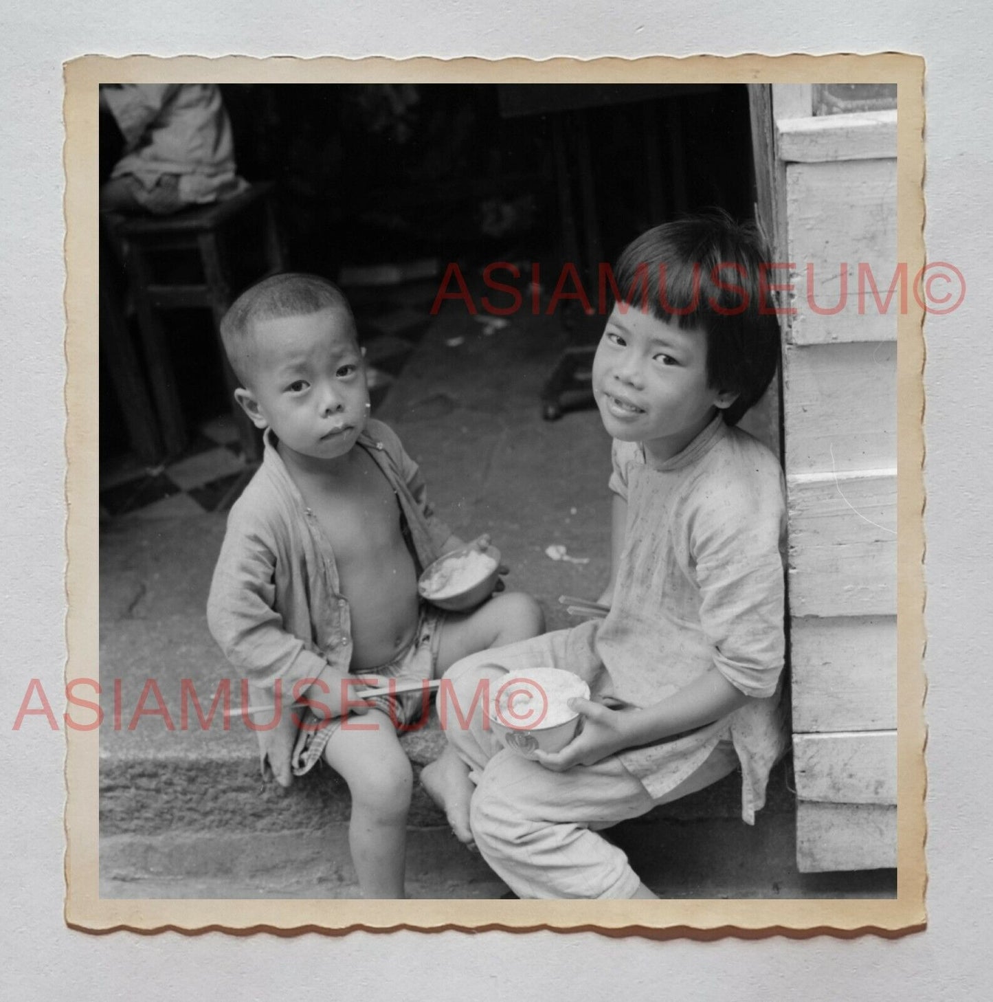 Children Girl Boy Portrait Street Play B&W Vintage Hong Kong Photo 27138 香港旧照片