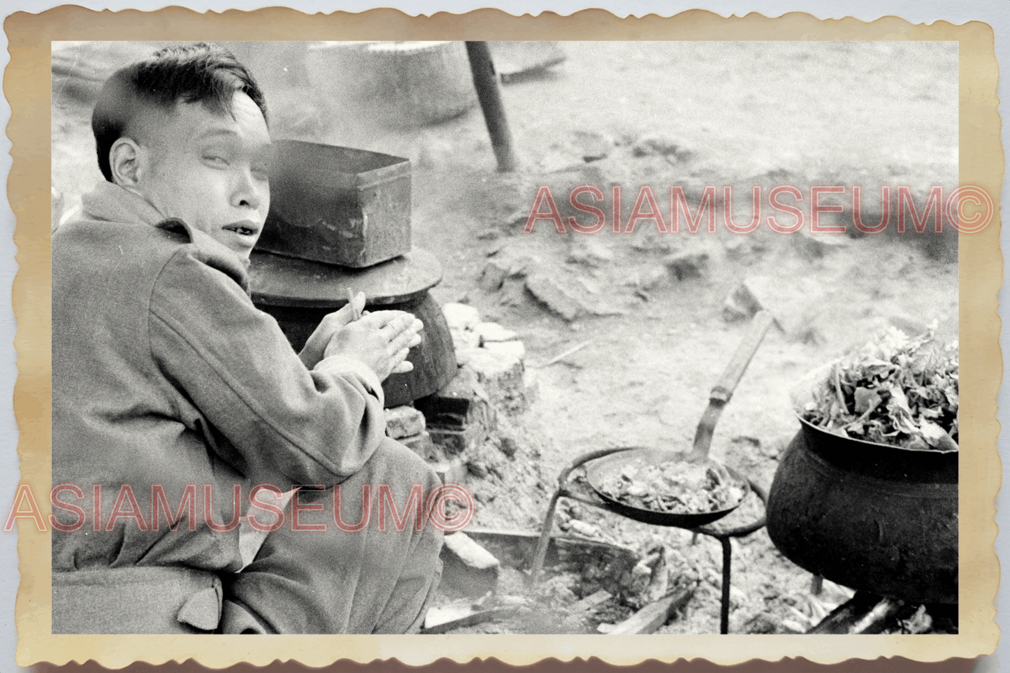 40s WW2 Vietnam ARMY SOLDIER COOKING FOOD KITCHEN CAMP SMILE Vintage Photo 26954