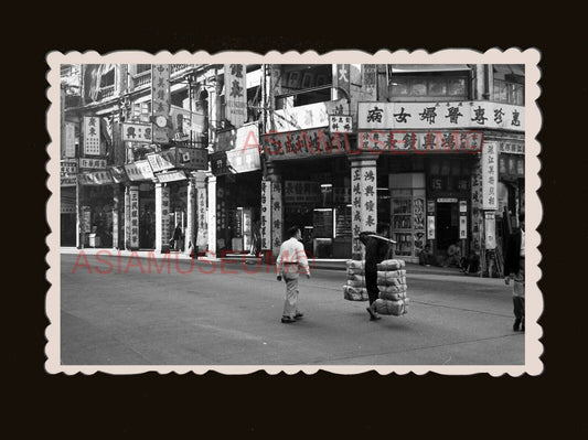 Des Voeux Road Man Carry Goods B&W Central Scene Old Hong Kong Photo 香港旧照片 #2938