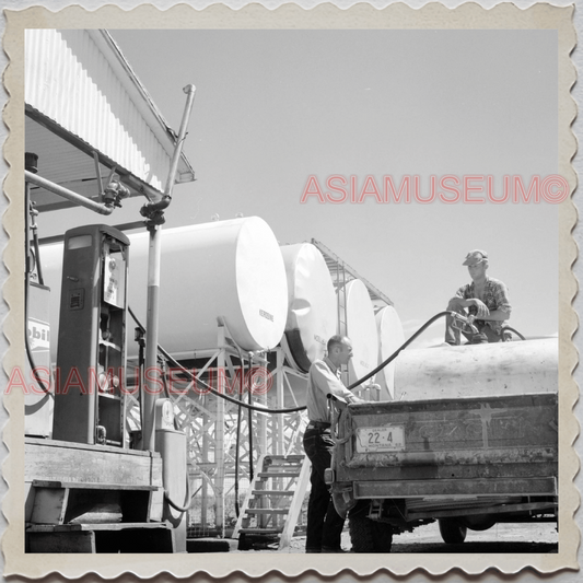 50s HARDIN TOWN BIG HORN COUNTY MONTANA TRUCK GAS STATION OLD BW USA Photo 12161