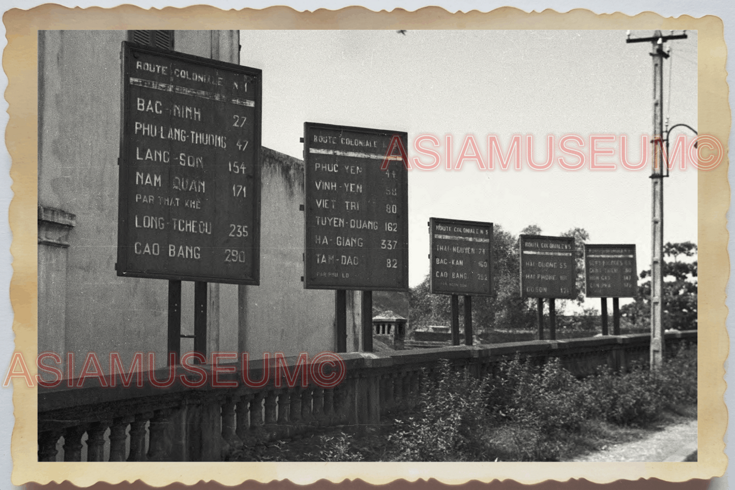 40s WW2 Vietnam HANOI ROAD SIGN CITY DISTANCES ELECTRIC POLE Vintage Photo 04293