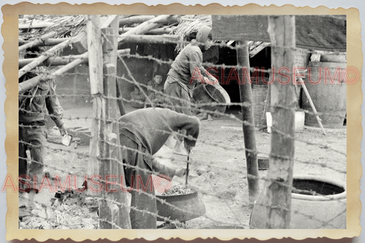 40s WW2 Vietnam VINH YEN MILITARY CAMP REFUGEE MAN COOKING Vintage Photo 30231