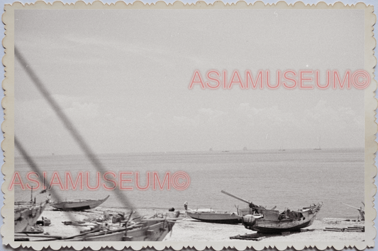 WW2 JAPAN KOBE SEA PORT BOAT SHI SAIL BEACH DOCK PIER GUN Vintage Photo 18821