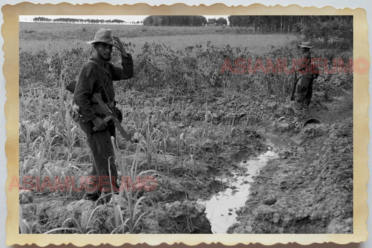 50s Vietnam SAIGON PADDY FIELD ARMY SOLDIER RIFLE GUN PATROL Vintage Photo #1442