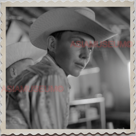 50s HARDIN TOWN BIG HORN COUNTY MONTANA PORTRAIT COWBOY VINTAGE USA Photo 12150