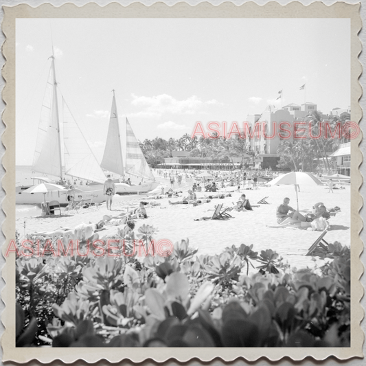 50s HAWAII OAHU HONOLULU WAIKIKI BEACH YACTH GIRL VINTAGE AMERICA USA Photo 9295