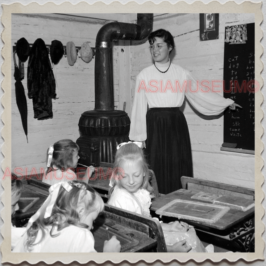 50s VIRGINIA CITY STOREY NEVADA RENO TEACHER CLASSROOM VINTAGE USA Photo 11646