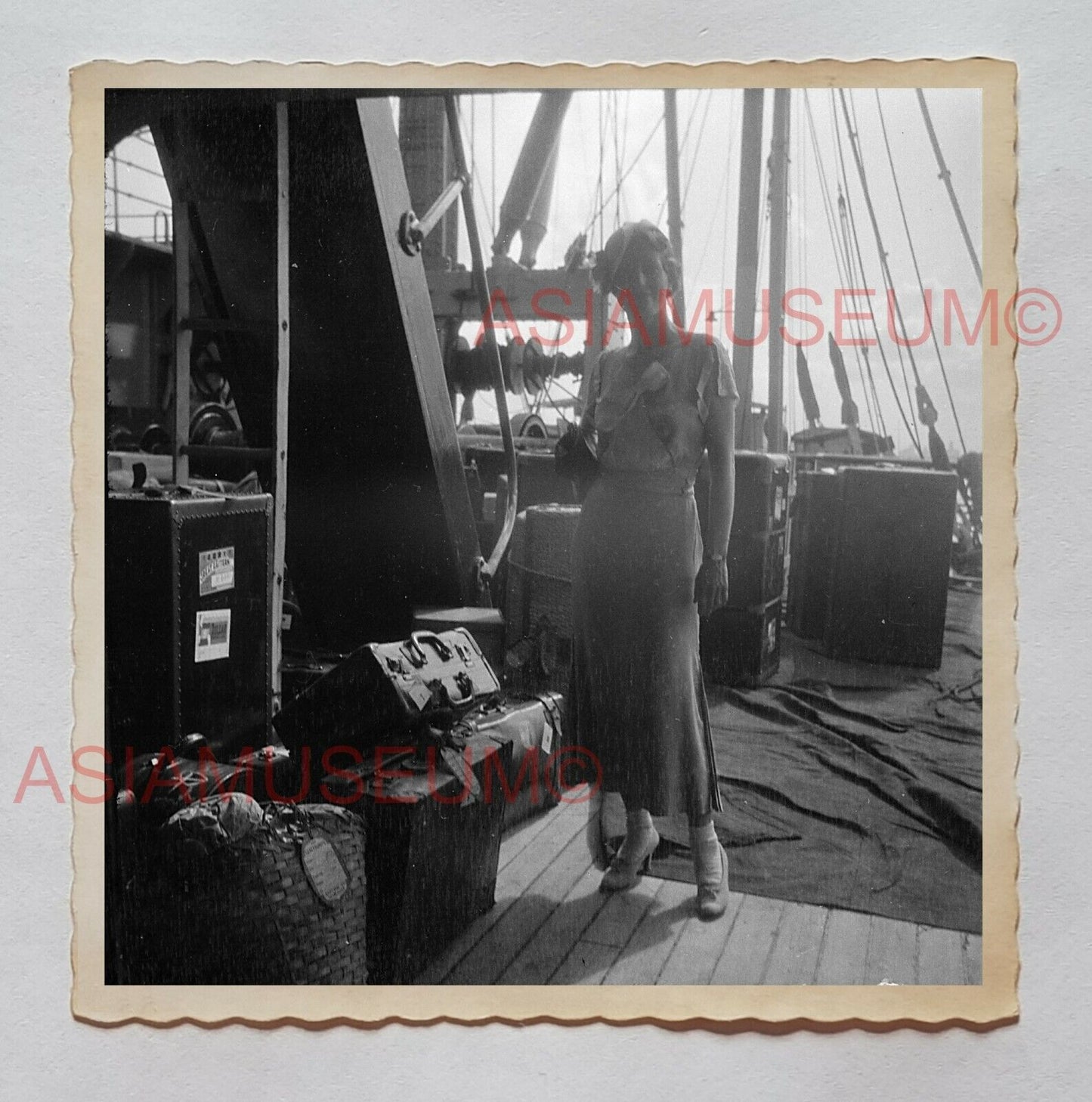 BRITISH WOMEN DRESS SHIP FERRY DECK VIEW B&W Vintage Hong Kong Photo 香港旧照片 07989