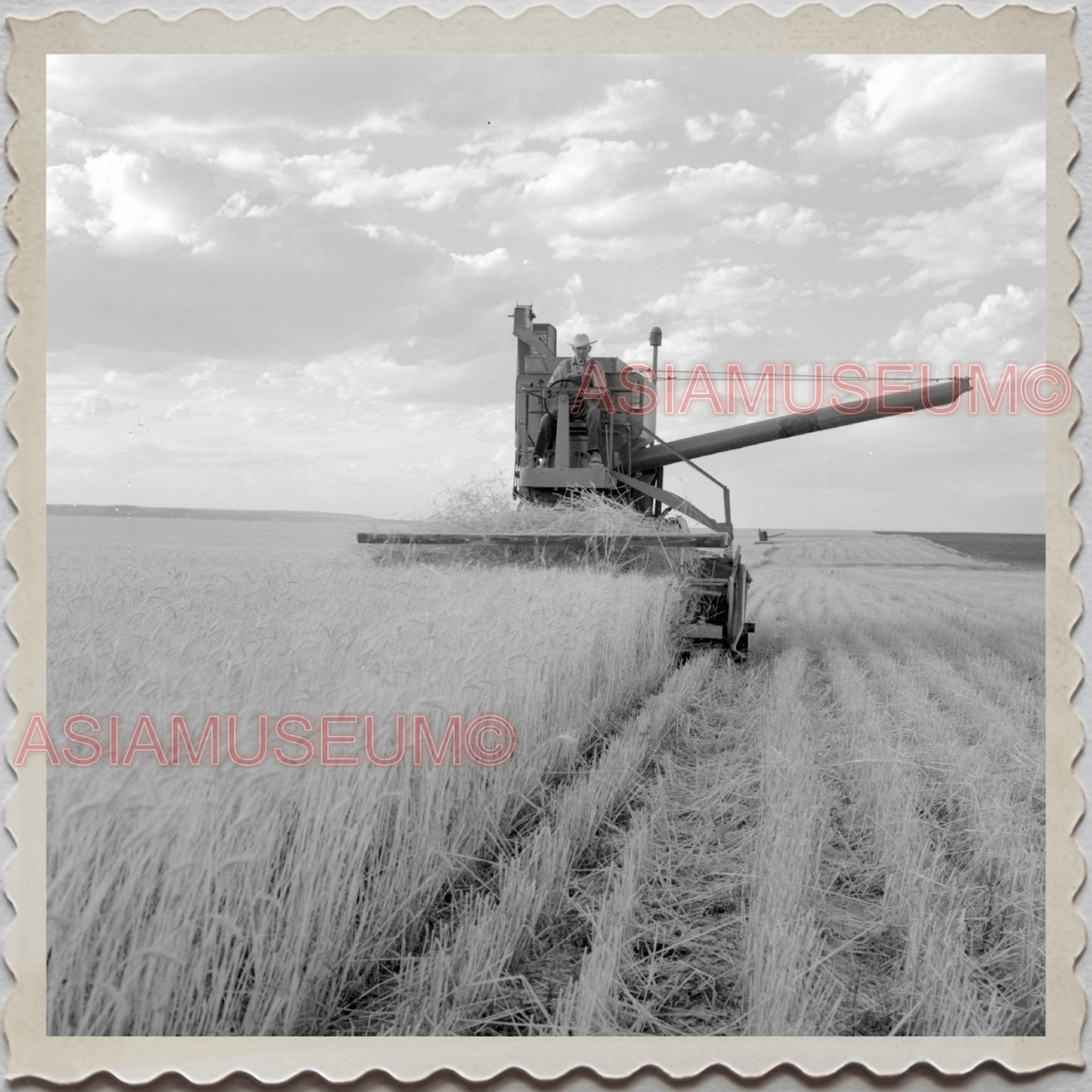 50s HARDIN TOWN BIG HORN COUNTY MONTANA FARMER FIELD FARM VINTAGE USA Photo 9177