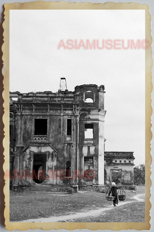 50s Vietnam SAIGON ABANDON FRENCH COLONIAL HOUSE WOMEN VILLAGE Vintage Photo 561