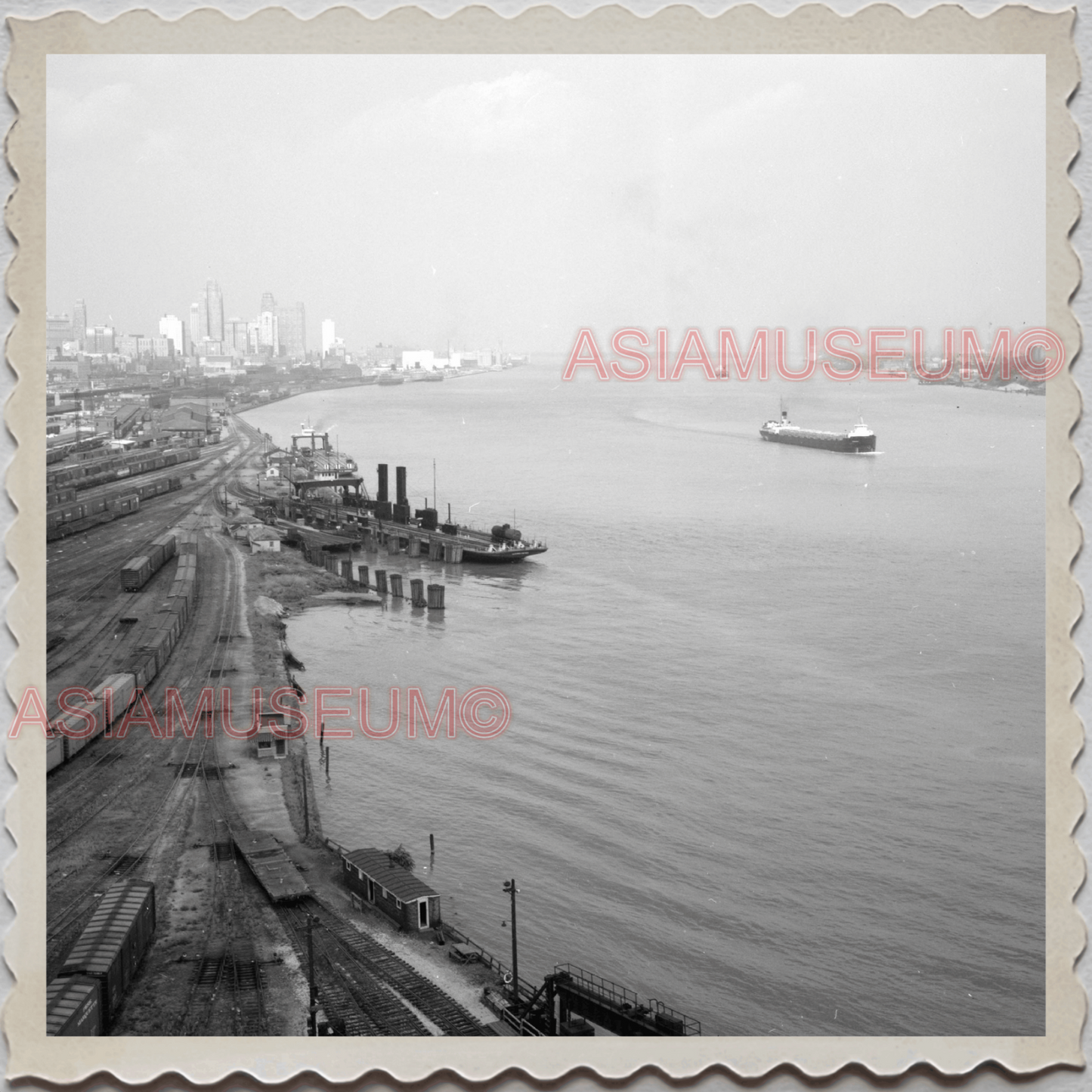 50s DETROIT MICHIGAN WAYNE COUNTY RAIL ROAD TRAINS RIVER VINTAGE USA Photo 12239