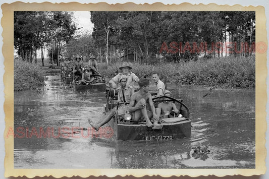 50s Indochina Vietnam Army Topless Man Soldier Boat Group War Vintage Photo 1273