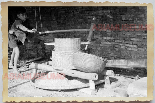 50s Vietnam SAIGON BOY RICE MILL FACTORY GRIND FOOD MACHINE Vintage Photo 1532