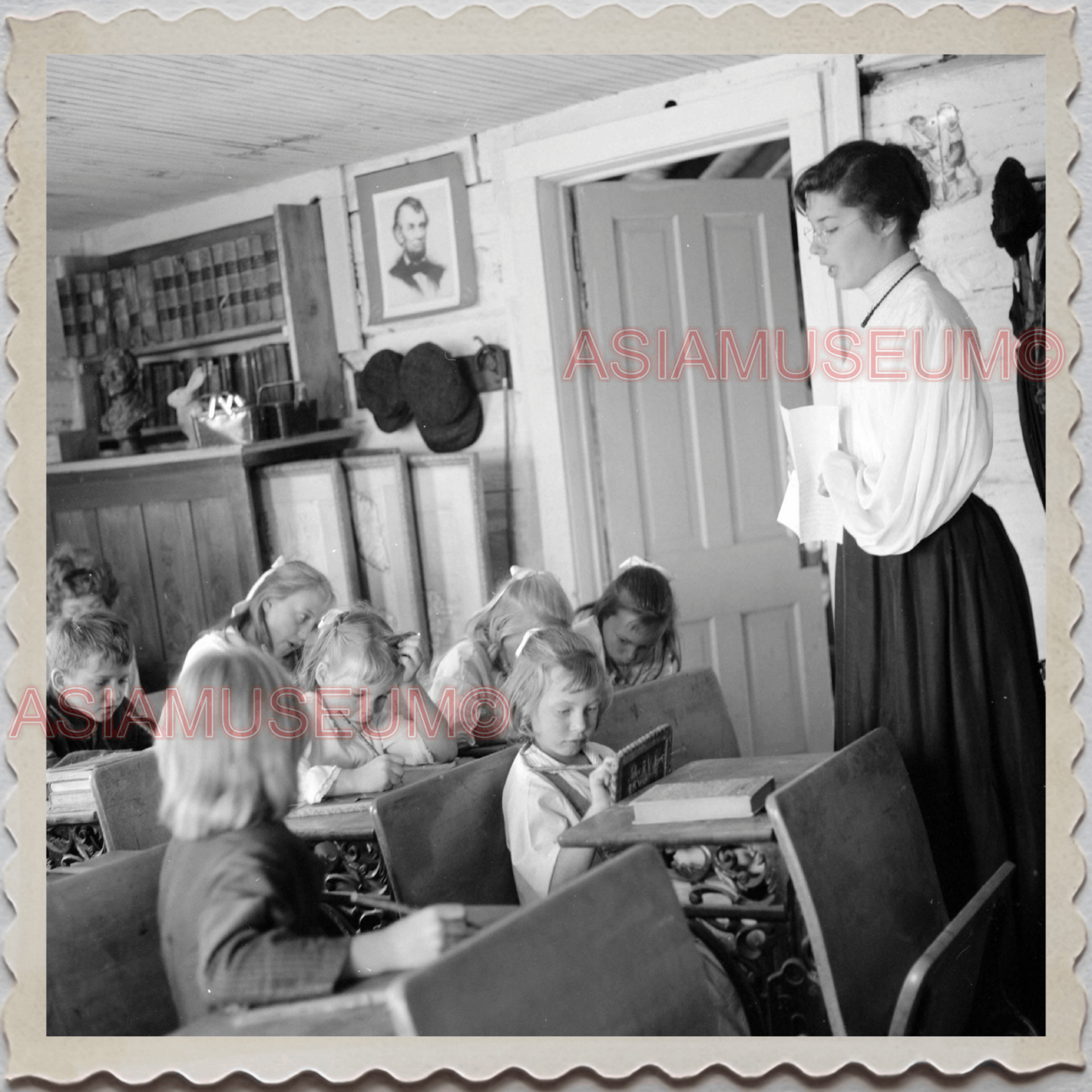 50s VIRGINIA CITY STOREY NEVADA RENO TEACHER CLASSROOM VINTAGE USA Photo 11946