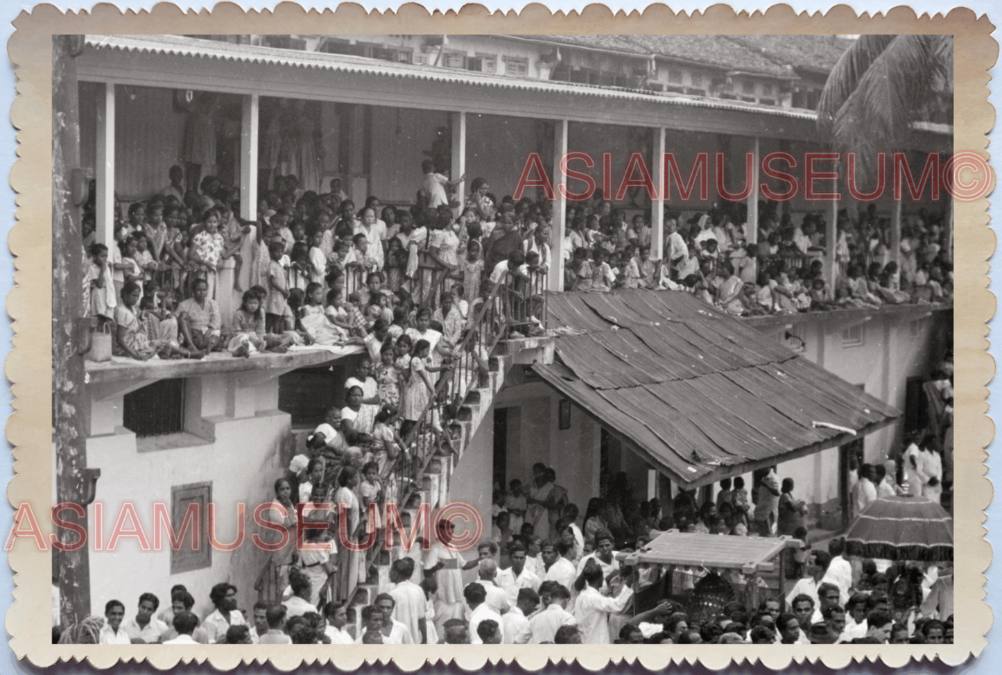 WW2 Sri Mariamman Temple Little India Festival Street Pray Singapore Photo 24039