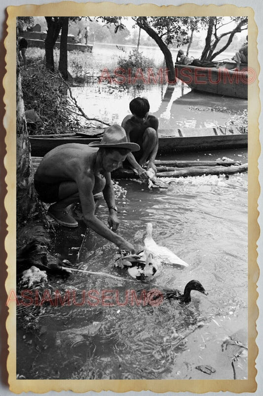 40s Vietnam War SAIGON BOAT TOPLESS MAN ARMY COOKING DUCK GUN Vintage Photo 1277