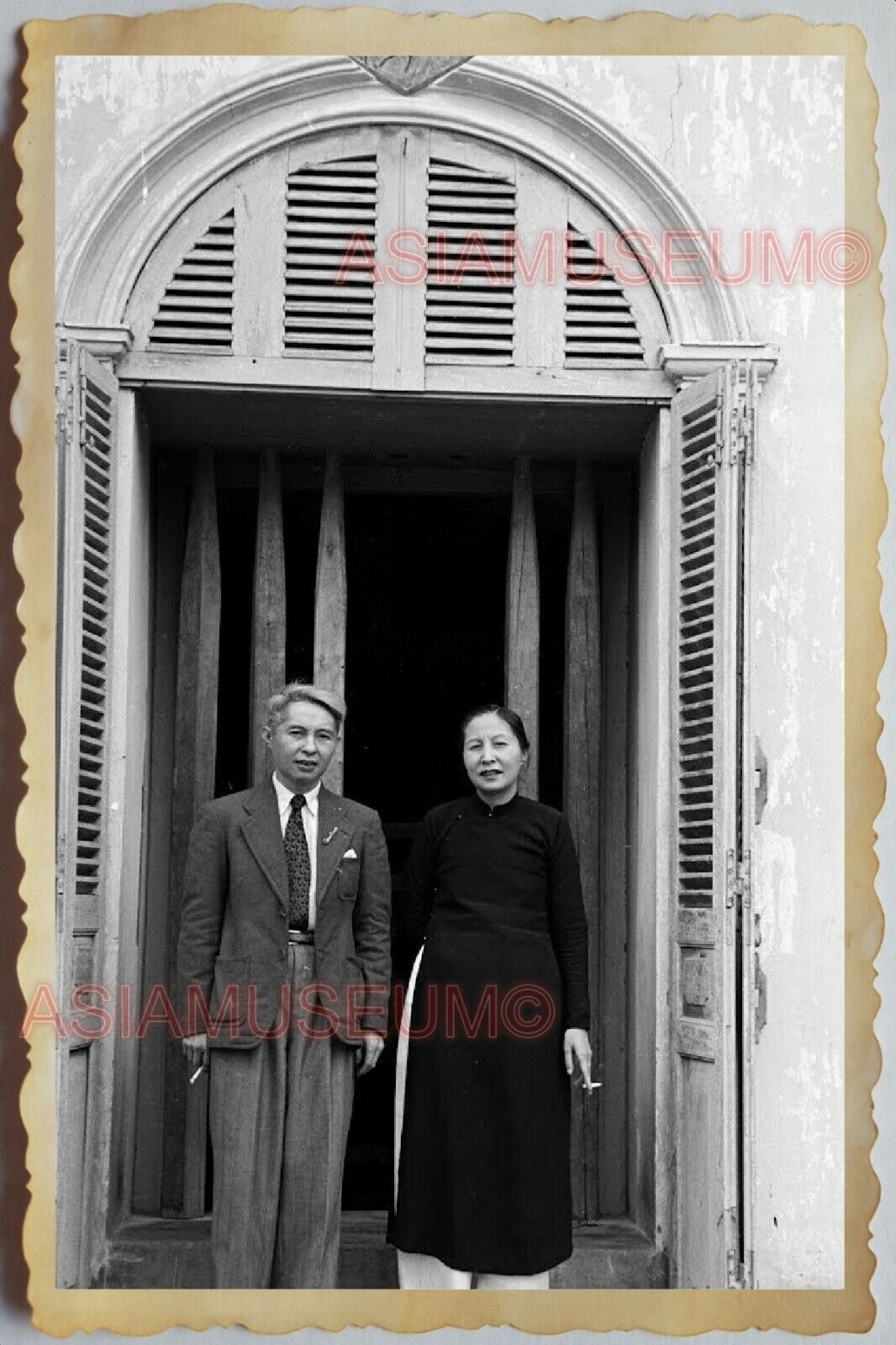 60s Vietnam War HANOI BUILDING ORIENTAL WOMEN COUPLE SMOKING  Vintage Photo 1135