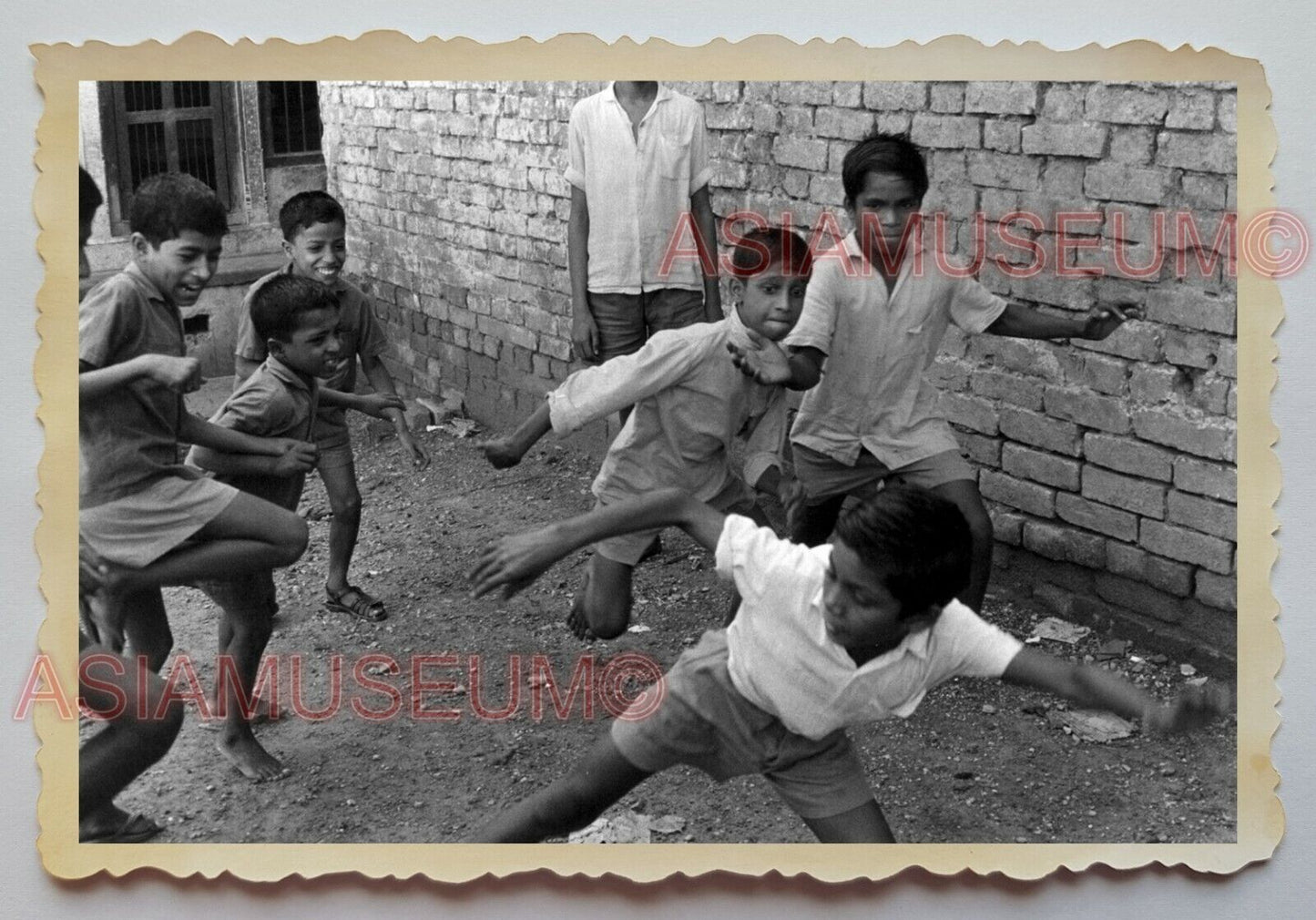 1940s Calcutta CHILDREN BOYS STREET SCENE PLAYING B&W Vintage INDIA Photo #1101