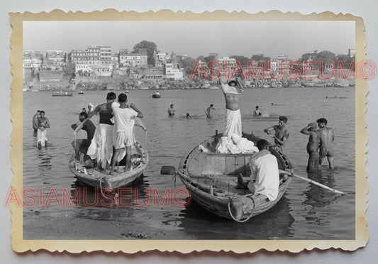 1940s Calcutta GANGES HOLY RIVER PRAY DEVOTEE BOAT B&W Vintage INDIA Photo #1111