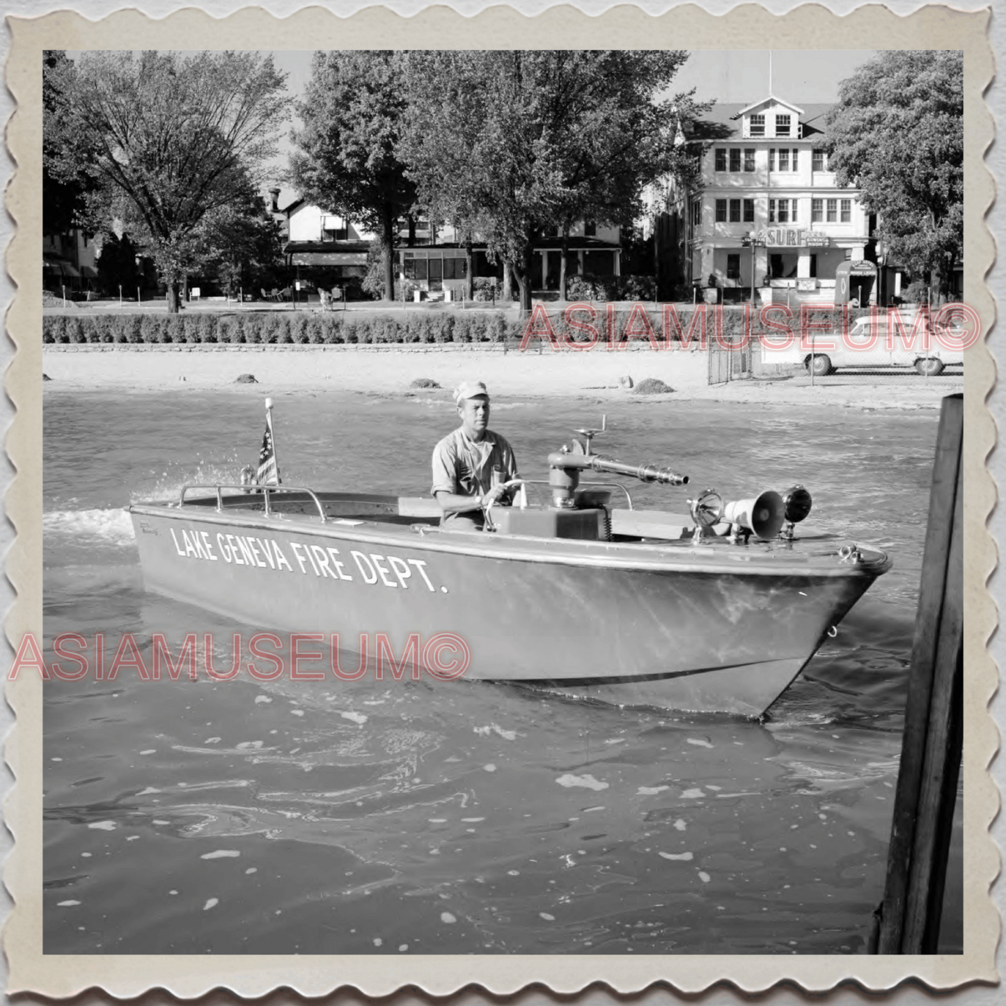 50s LAKE GENEVA WISCONSIN WALWORTH MILWAUKEE FIREMAN BOAT OLD USA Photo 11711