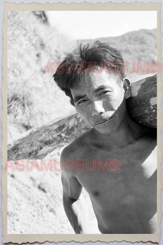 50s PHILIPPINES MOUNTAIN TRIBE TOPLESS MAN LOG TATTOO HUNT Vintage Photo 24420